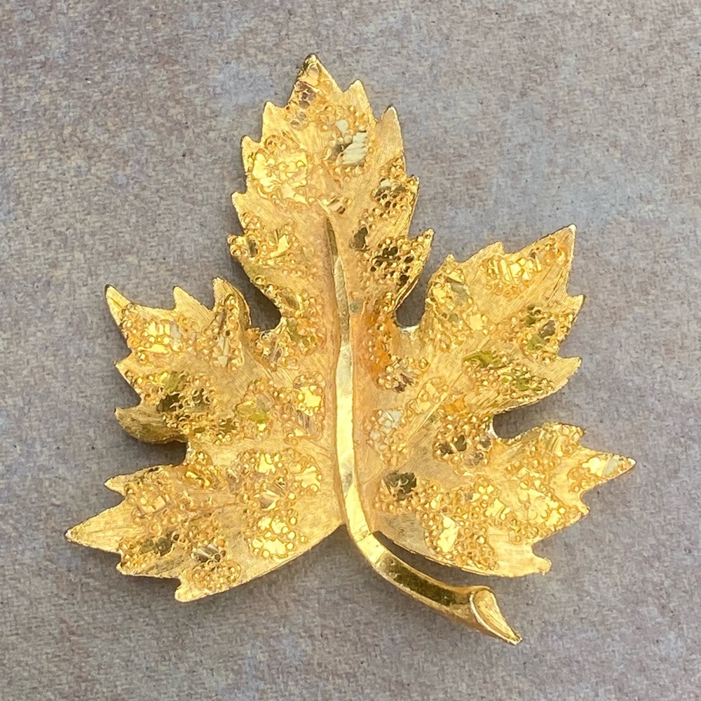 Signed MANSELLE Gold Tone Textured Leaf Vintage Brooch Jewelry